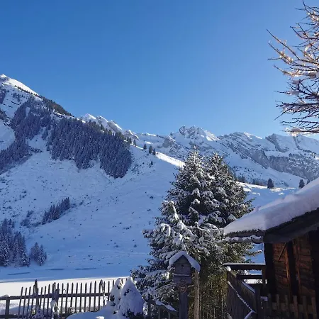 Du Des Confins Hotel 2*