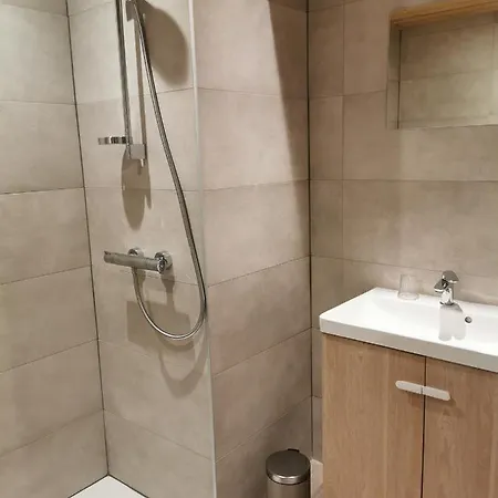 Du Des Confins Hotel 2*