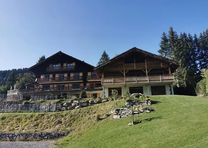 Du Des Confins Hotel 2*